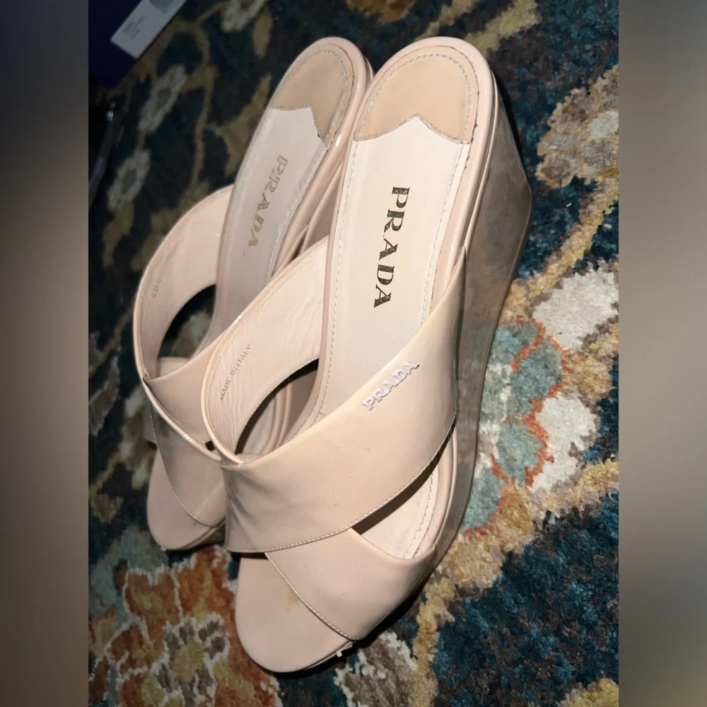 PRADA - Picture 3 of 5